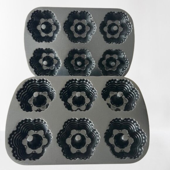 Set of 2 Nordic Ware Cast Aluminum Mini Bundt Cake, Muffin Pans - Unused - Picture 1 of 15